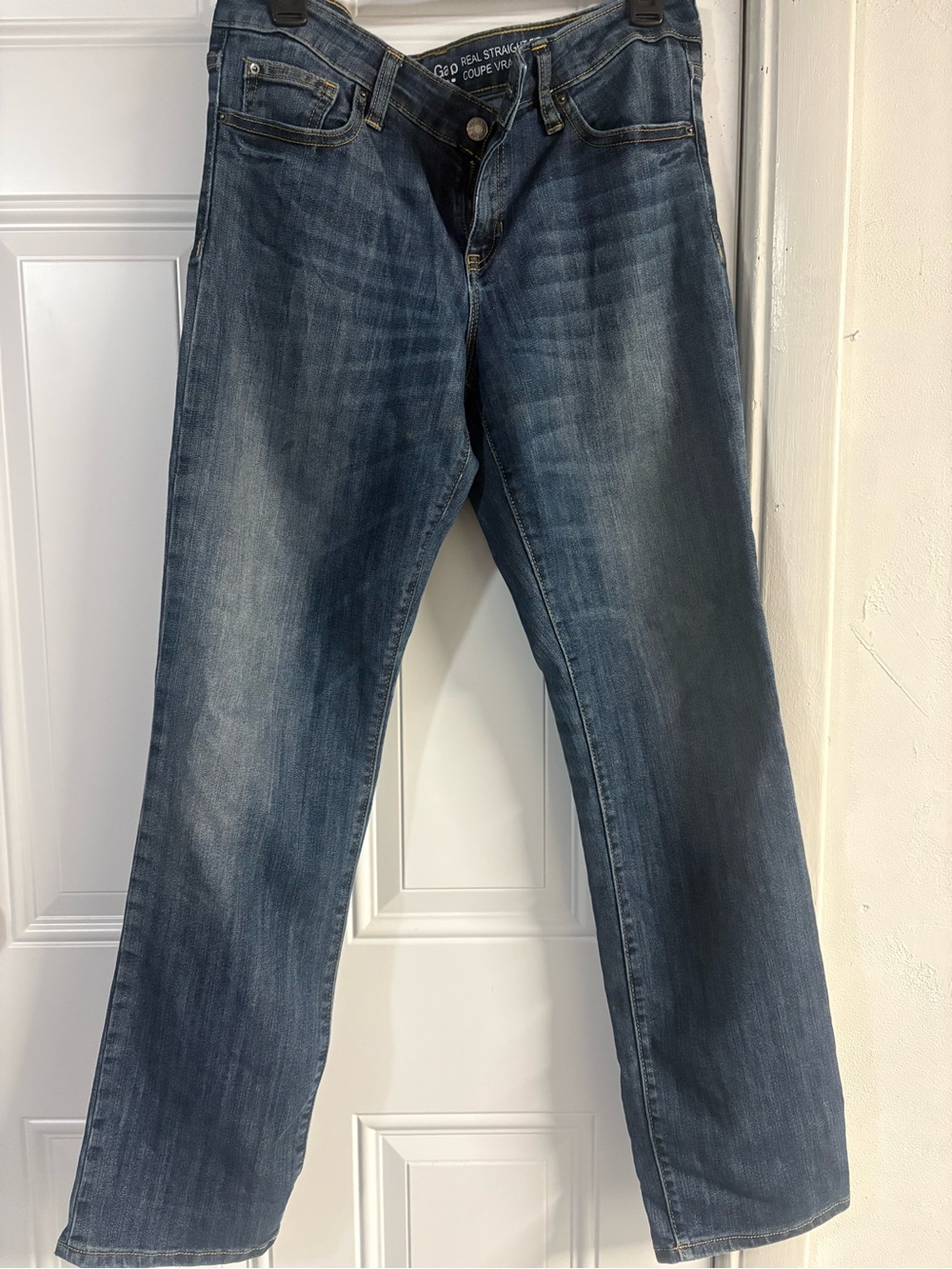 GAP Dark Blue Straight Jeans with Faded Wash✨